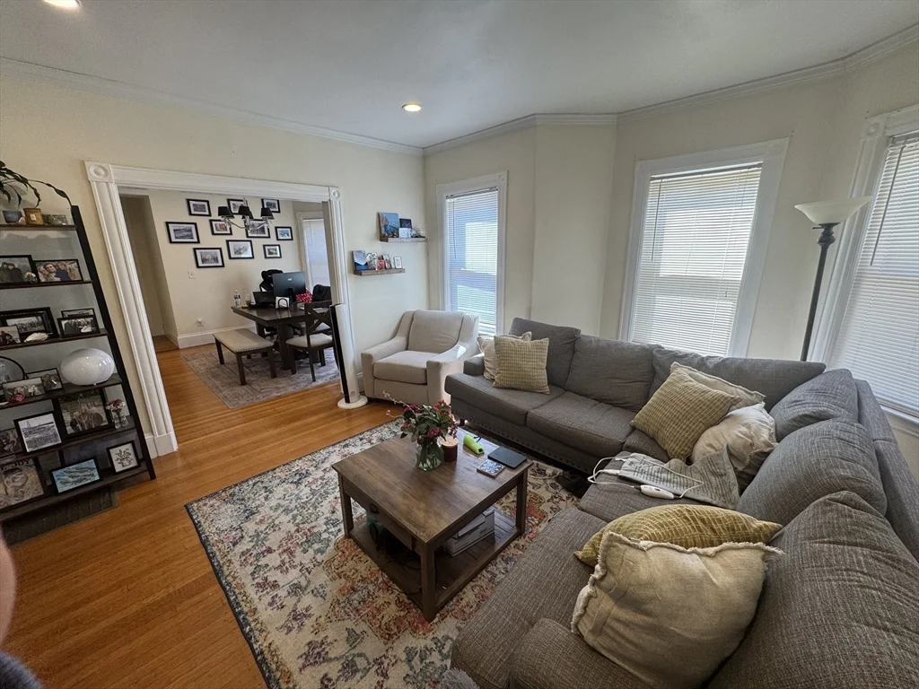 5 Oak Square Ave, Brighton