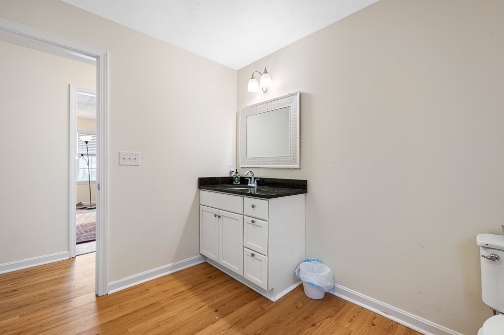 3 Moore Dr, Millbury