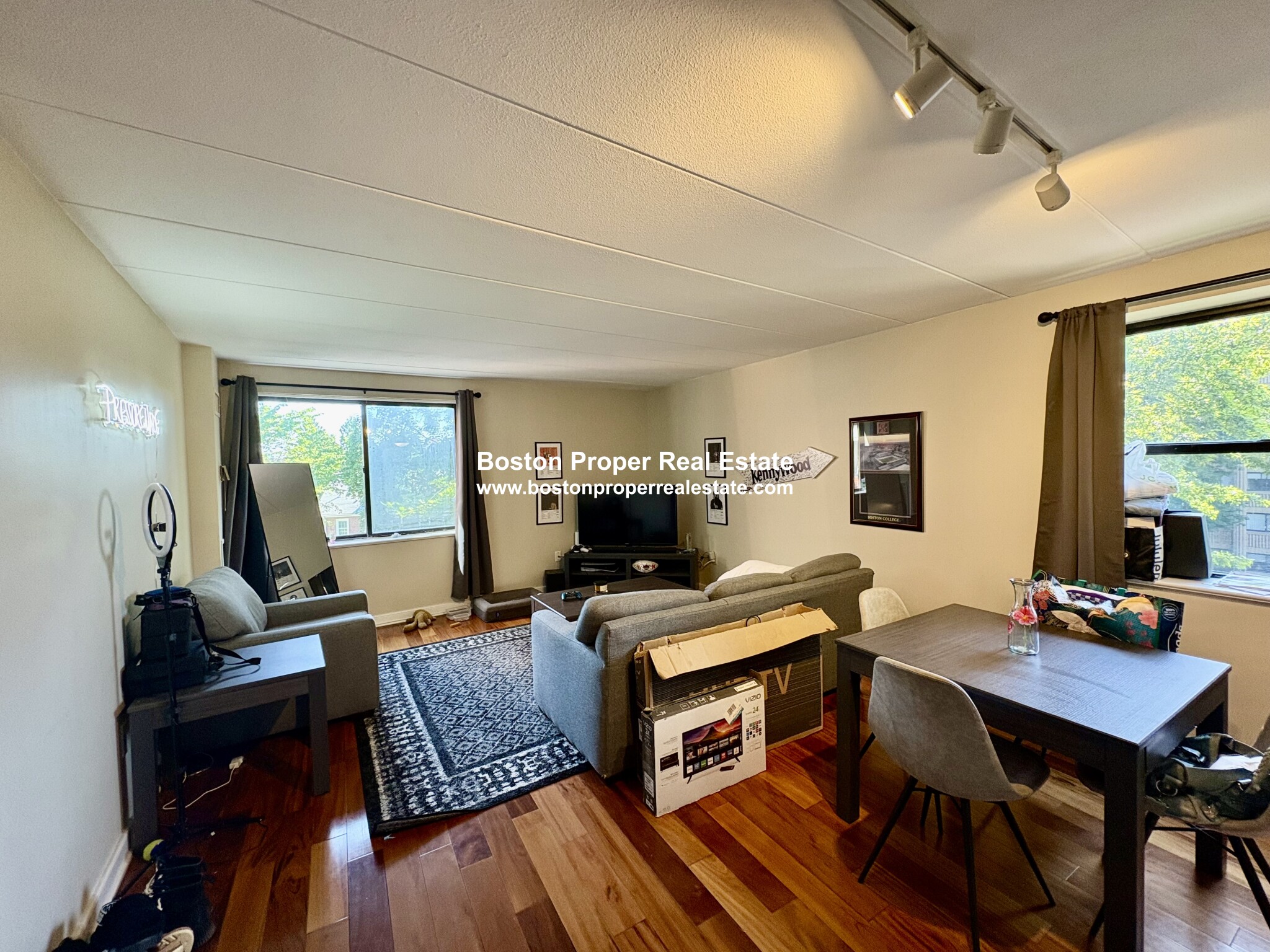 1933 Commonwealth Ave, Brighton