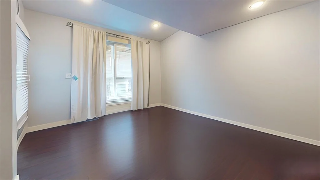 215 Bolton, South Boston