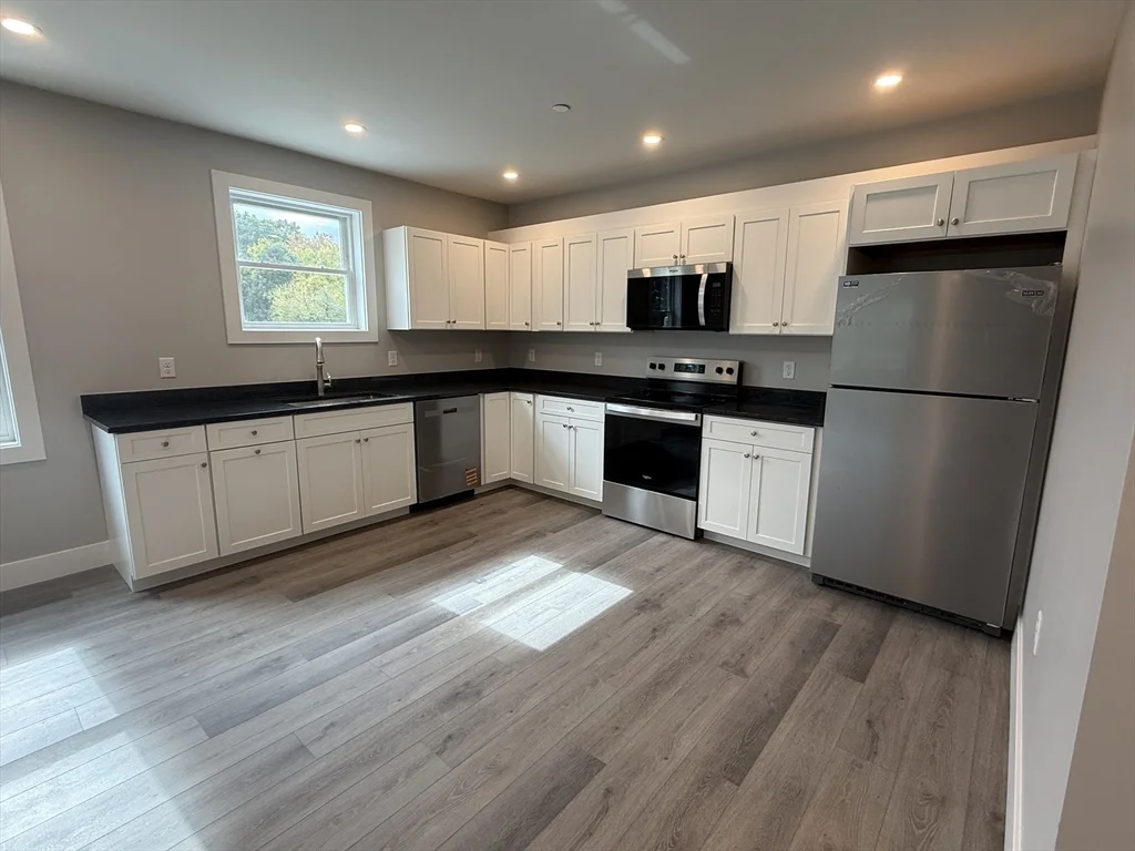 251 Sladen St, Dracut