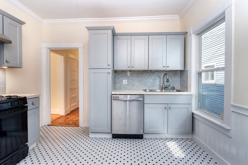 2 bed, 1 bath apartment for rent at 5 Stanford Ter Unit 1, Porter Square — photo 6 of 20