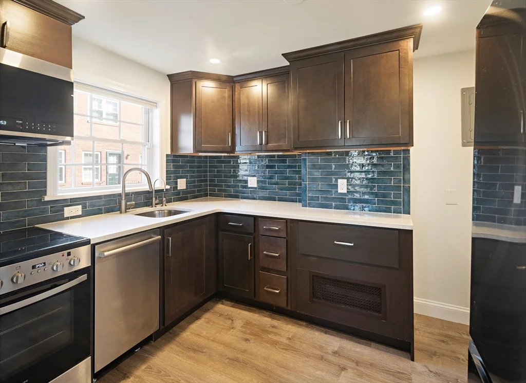 39 Charlesbank Rd, Newton Corner