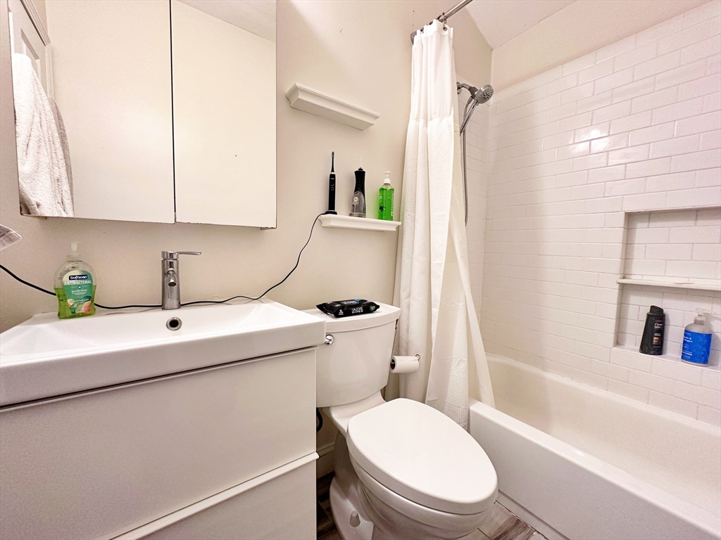 364 Sumner St, East Boston