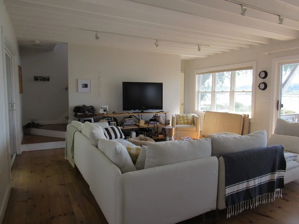 39 River Rd, Little Neck