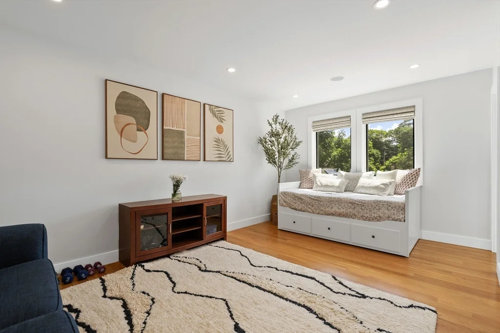 65 Lancaster Rd, Arlington
