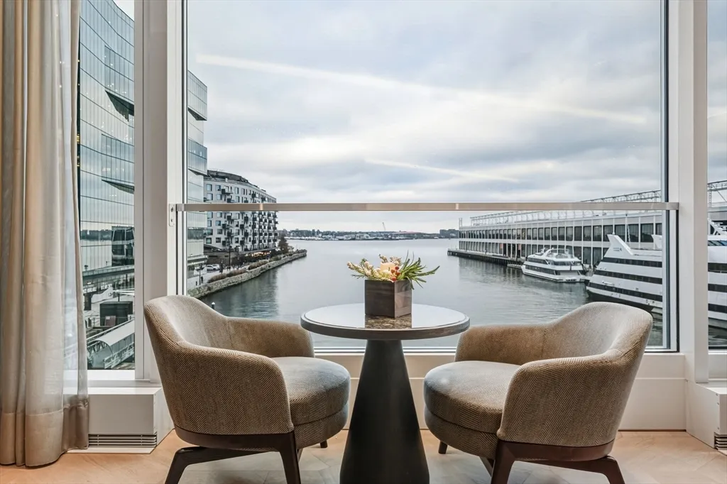 150 Seaport Blvd, Seaport District