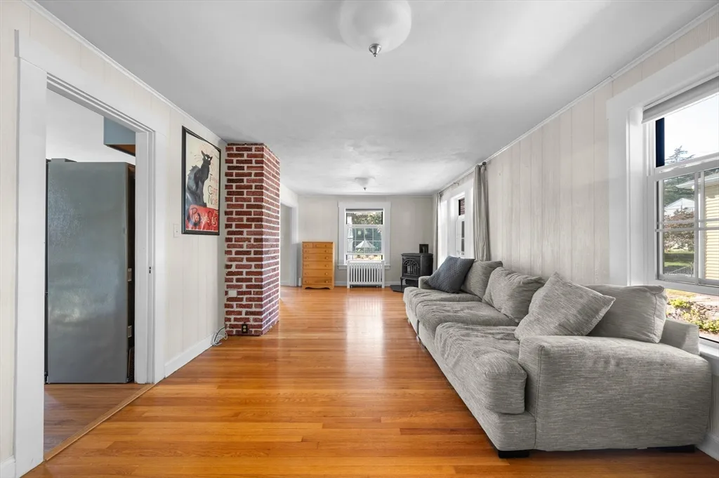 30 Whitney St, Milford