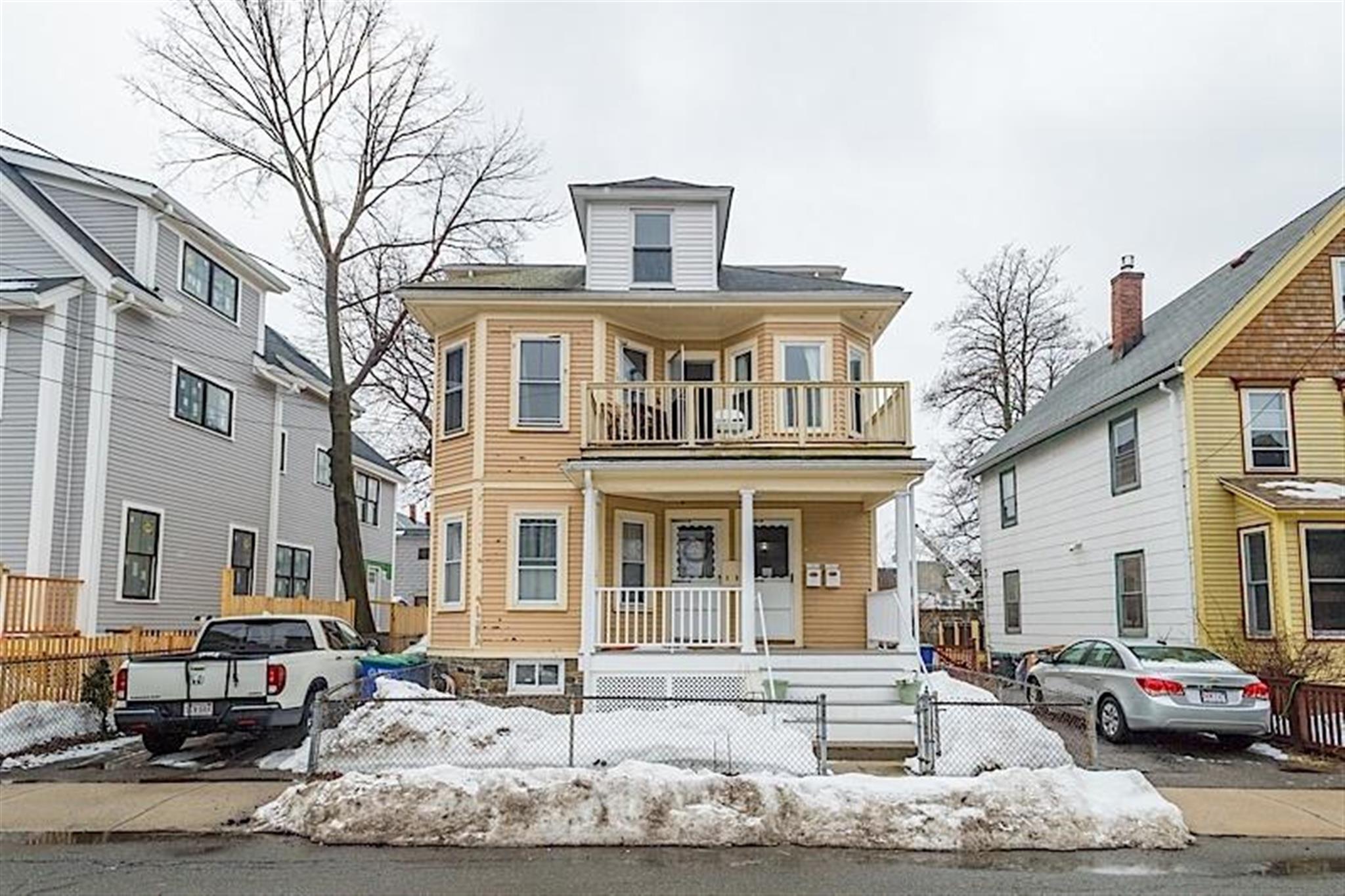 32 Hawthorne St, Davis Square