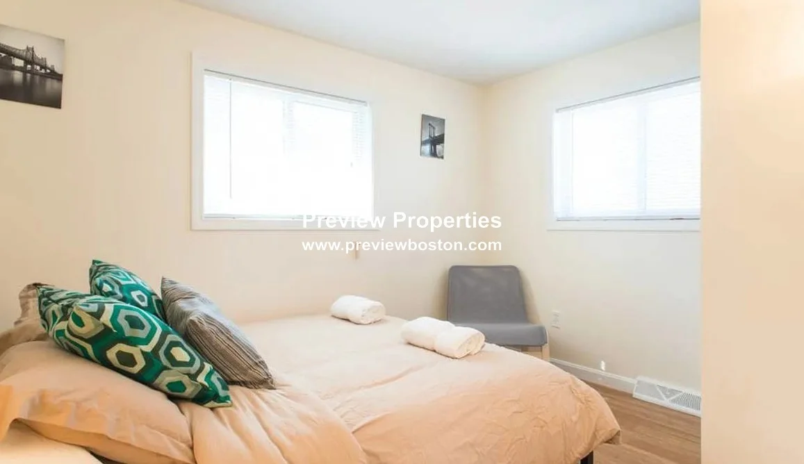 37 Oxford Circle, Belmont