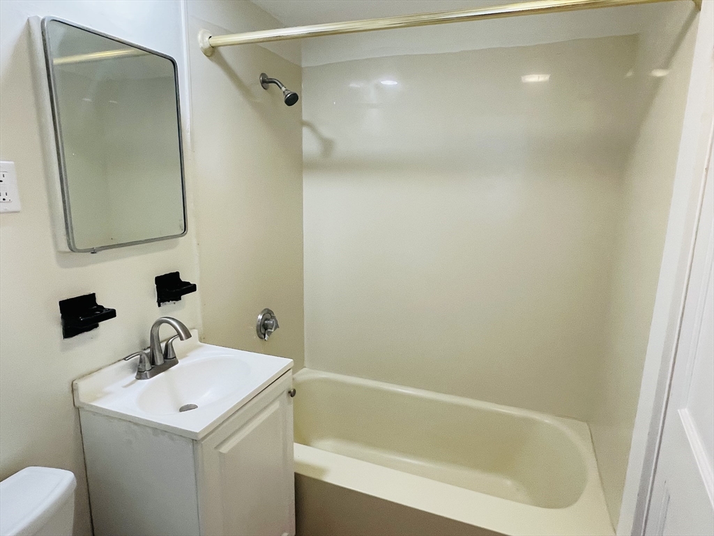 144 School St, Waltham