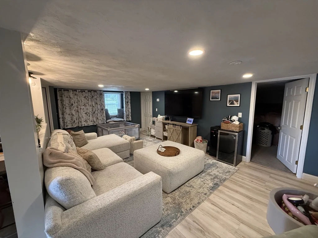 460 Pond St, Braintree