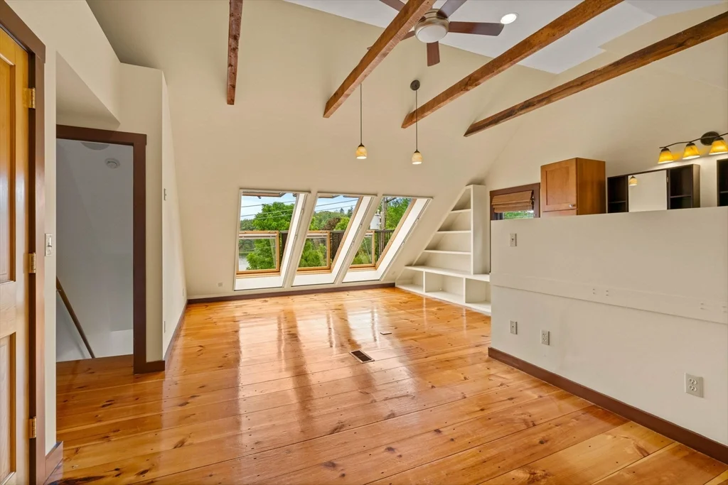 35 Merrimac, Amesbury