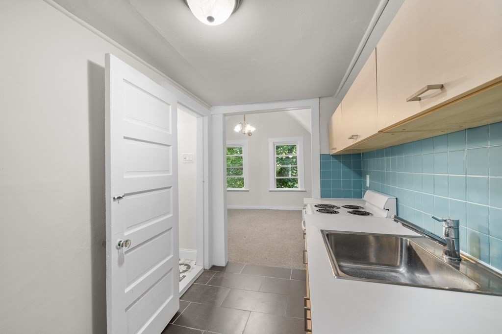 85 Linden Ave, West End