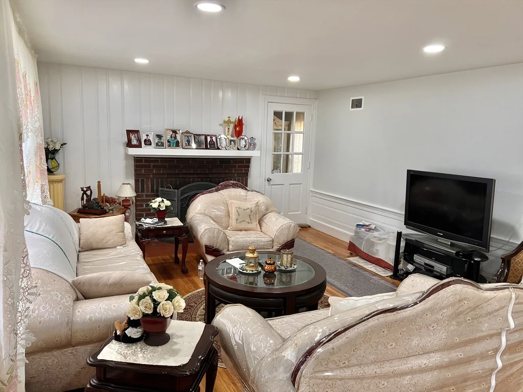 470 Pleasant St, Canton