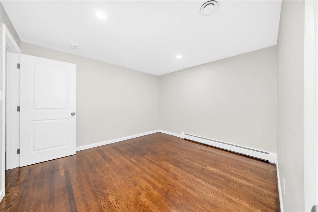 35 Peters St, North Andover