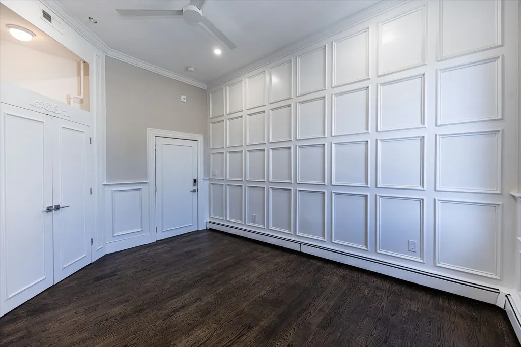 85 Regent St, Roxbury