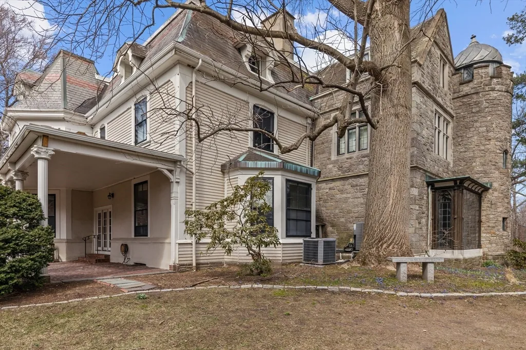 241 Perkins St, Jamaica Plain