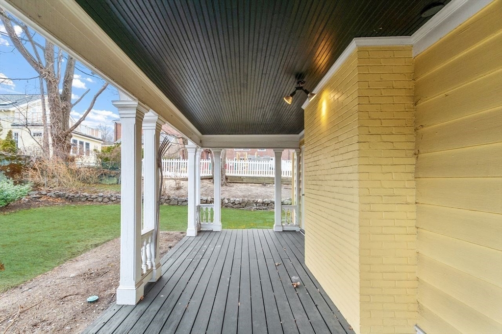 110 Leonard St, Belmont