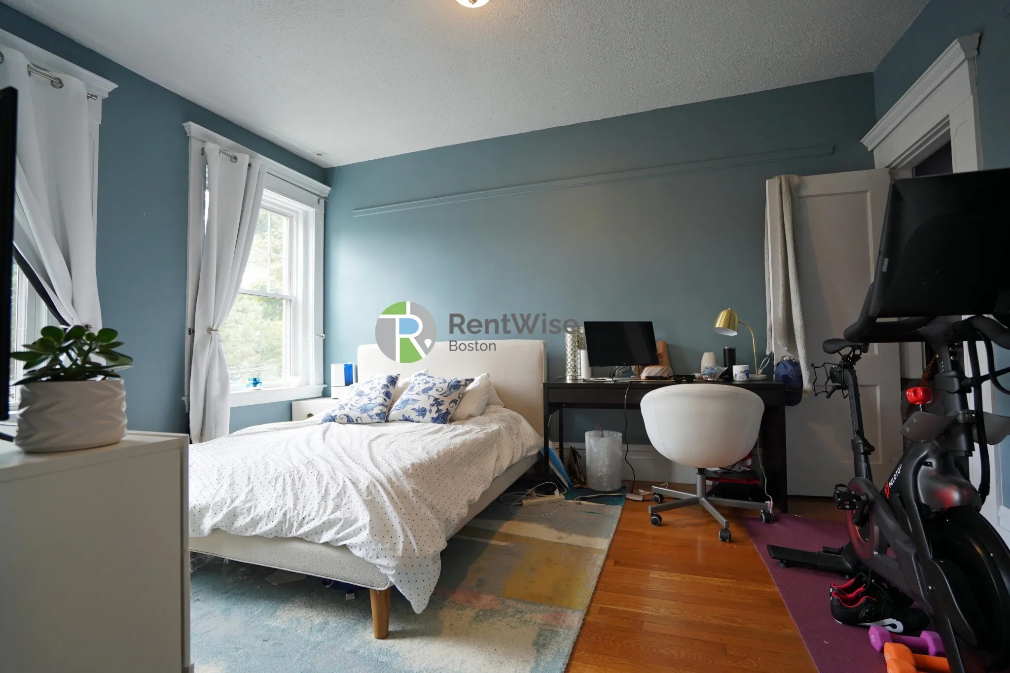 94 Naples Rd, North Brookline