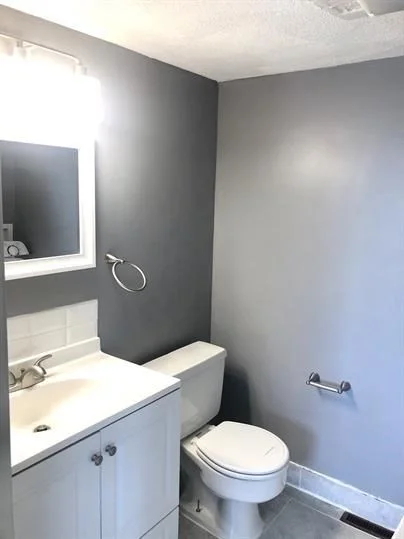 3 Circuit Ln, Watertown