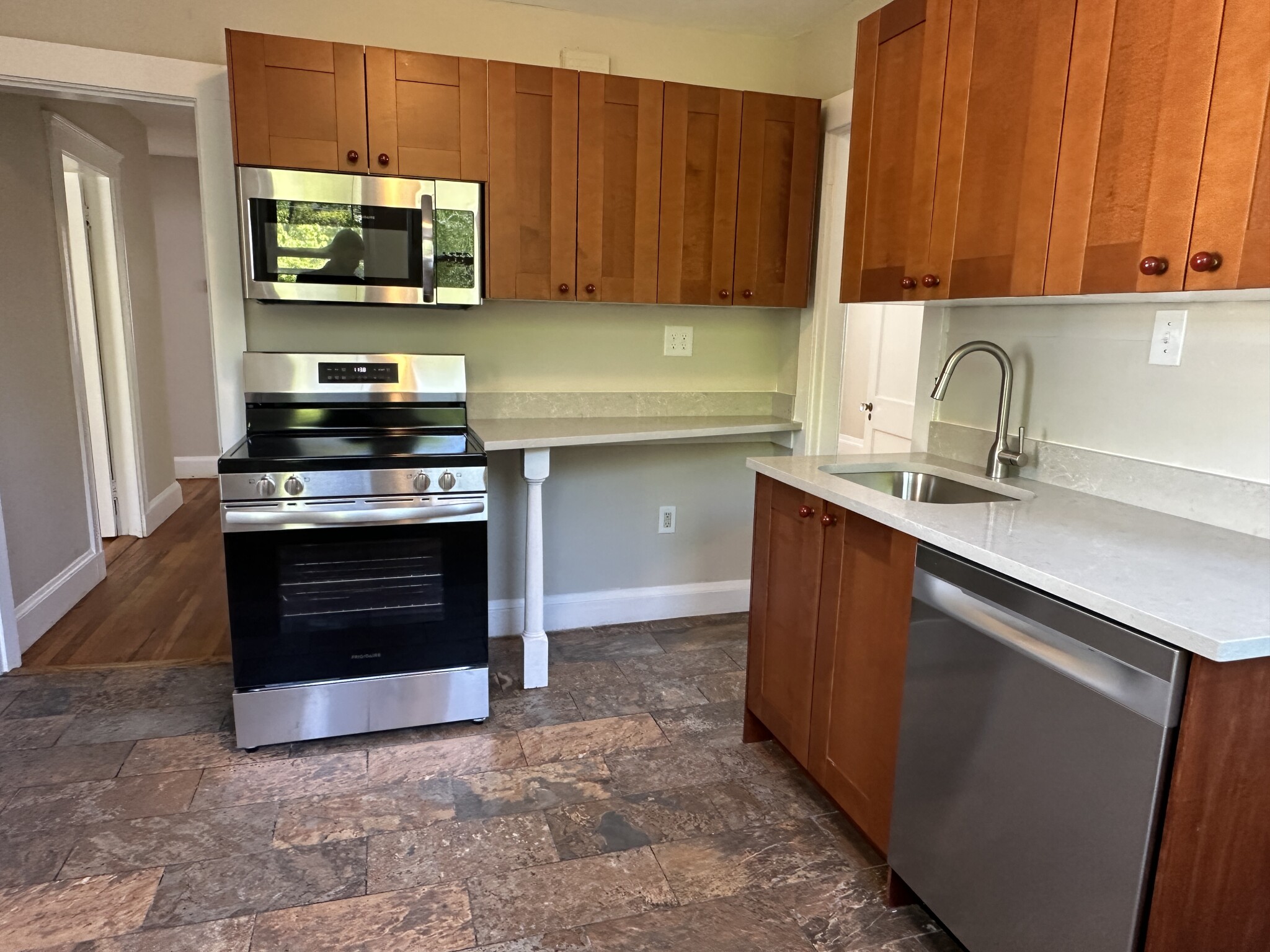 547 Hyde Park Ave, Roslindale