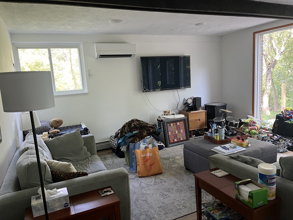 16 Foster Rd, Lexington