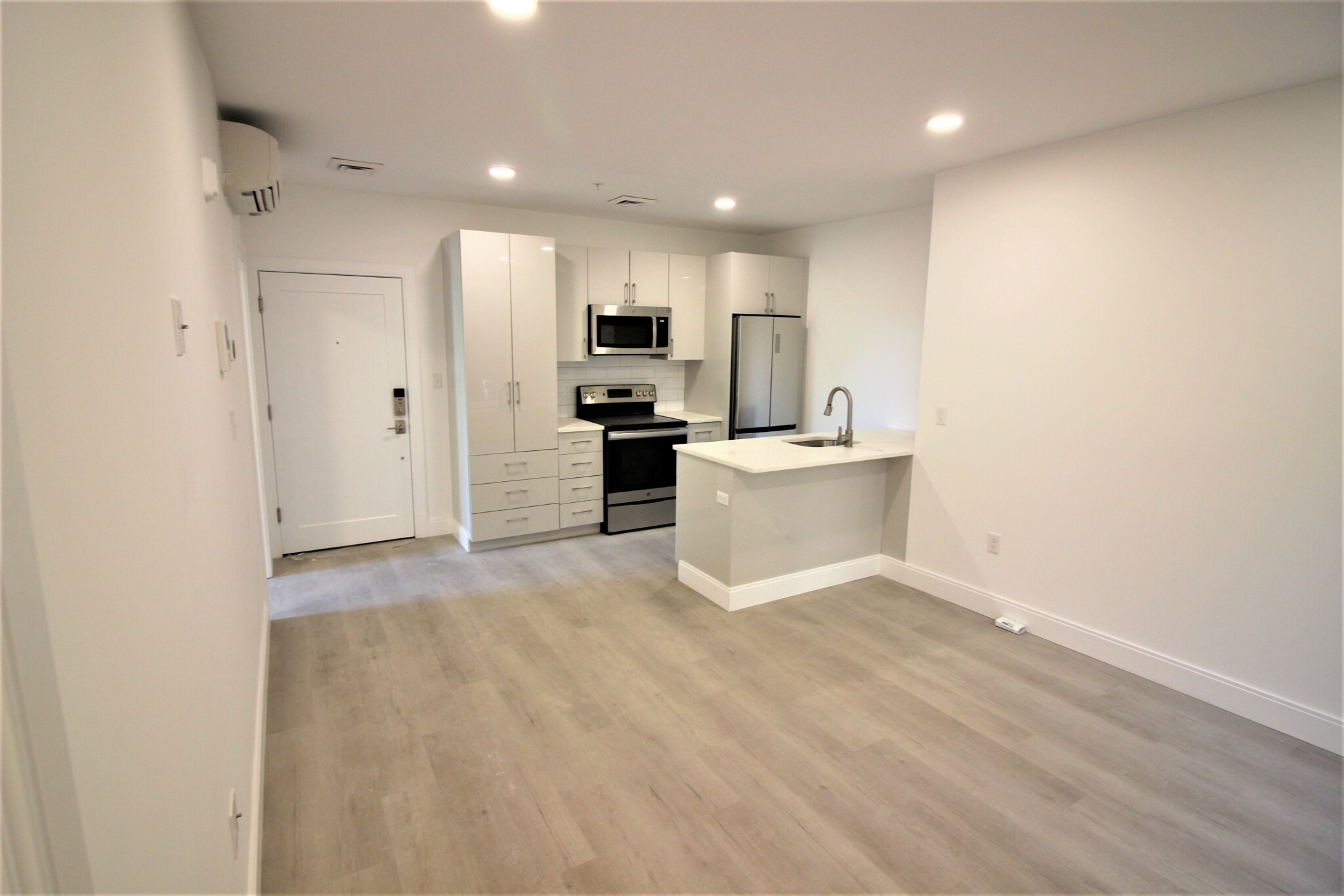 1 Newcomb St, Roxbury