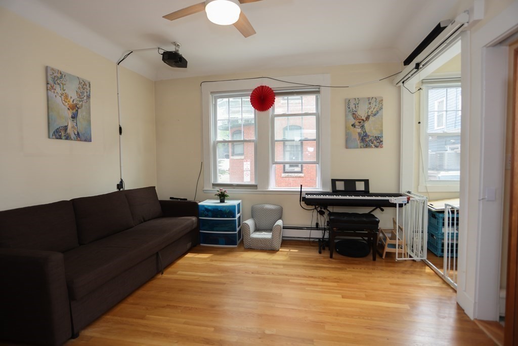 2 Arnold Circle, Mid-Cambridge