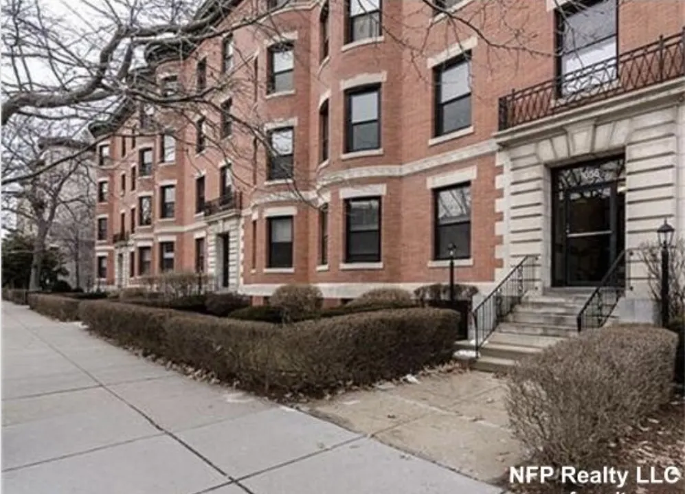 1064 Beacon St, Longwood