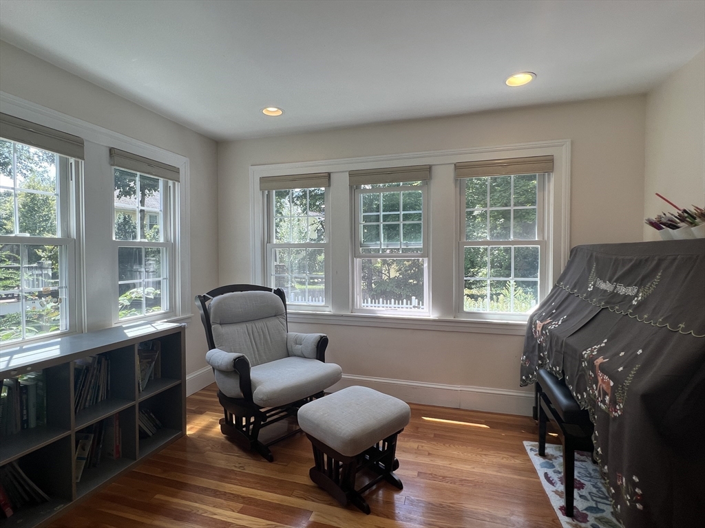 25 Allen Ave, Waban