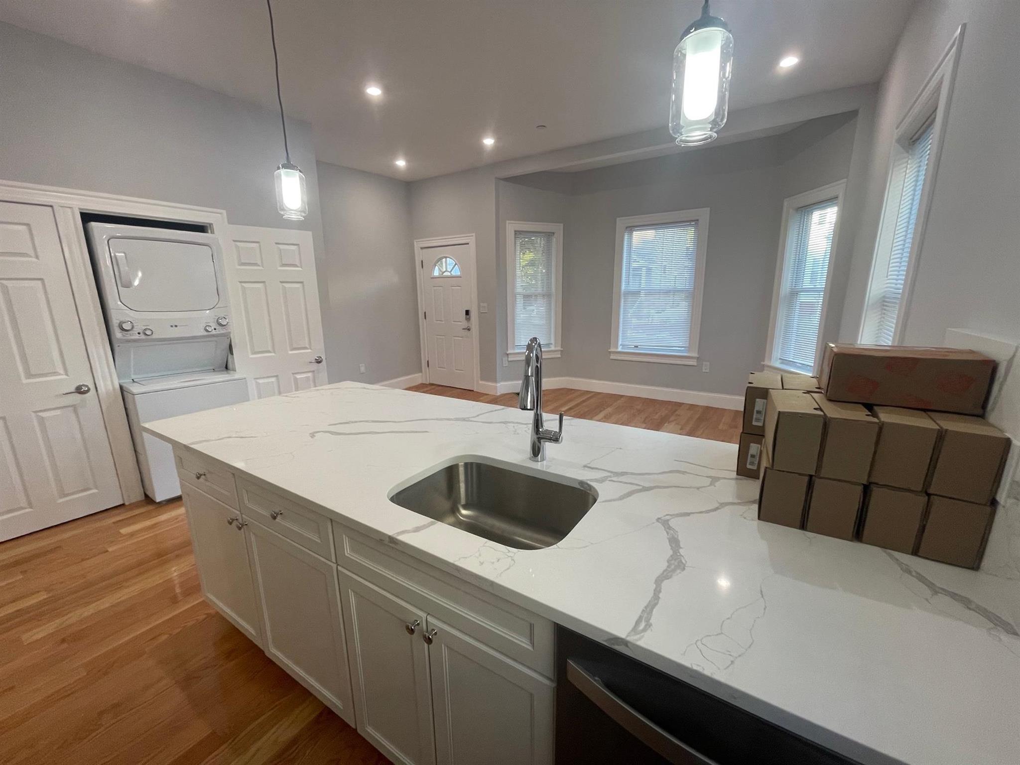 29 Alpine St, Powder House Square