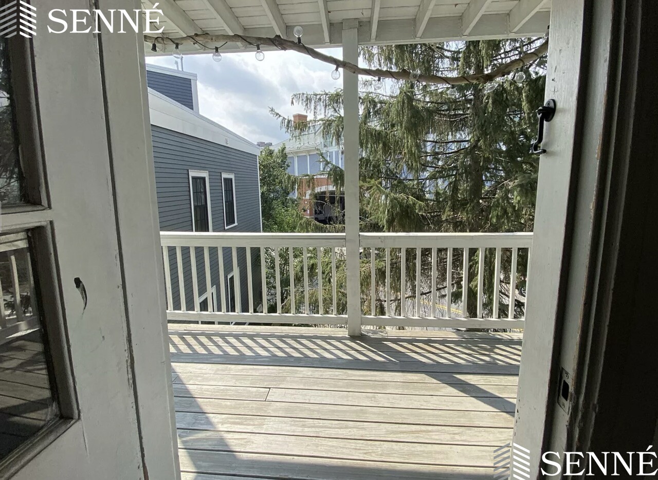 344 Putnam Ave, Riverside