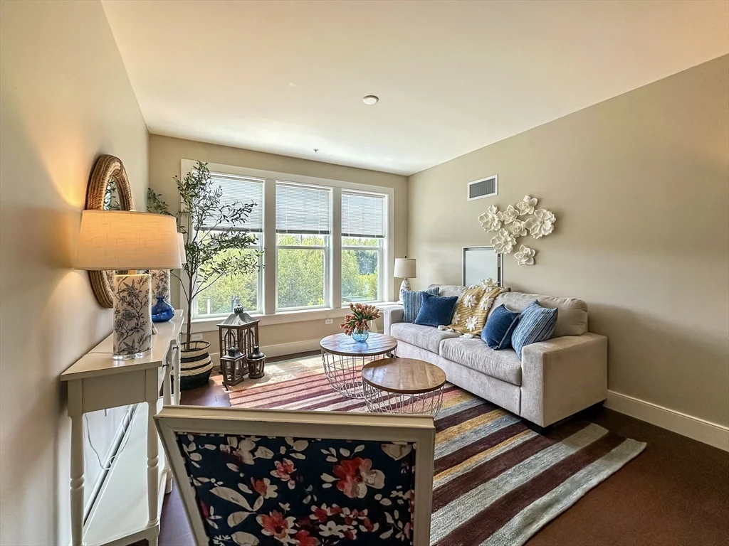 25 Stonehaven Dr, Weymouth