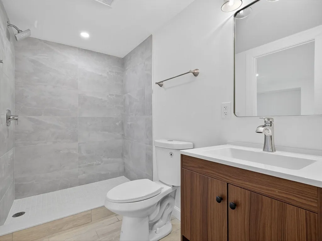 471 Medford St, Winter Hill