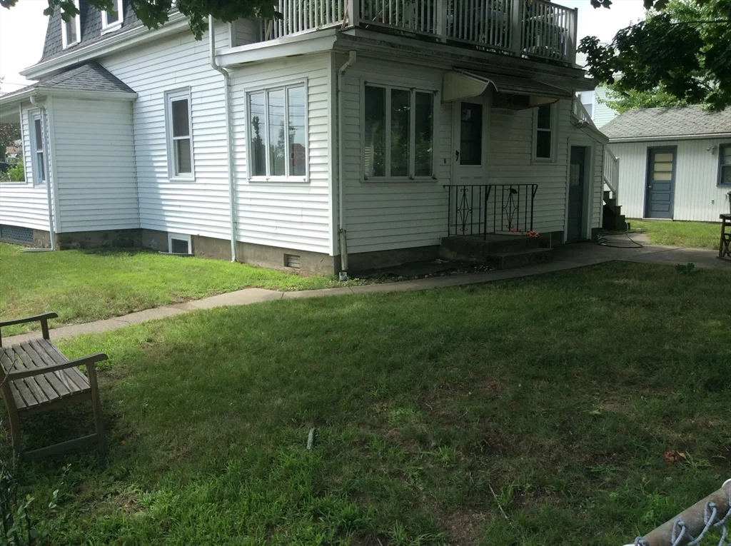 149 Grove St, Waltham