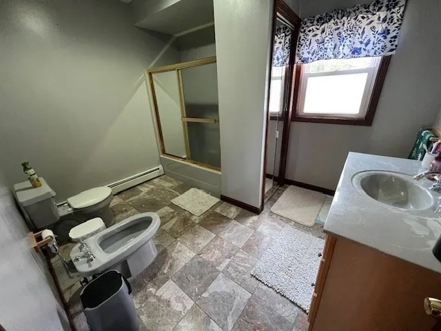 1657 Meridian St, Fall River