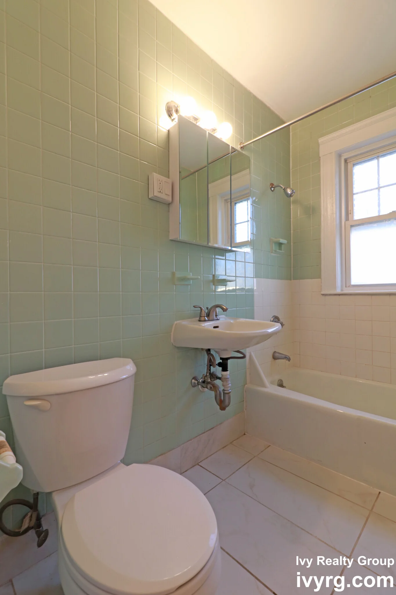 394 Mount Auburn St, East Watertown