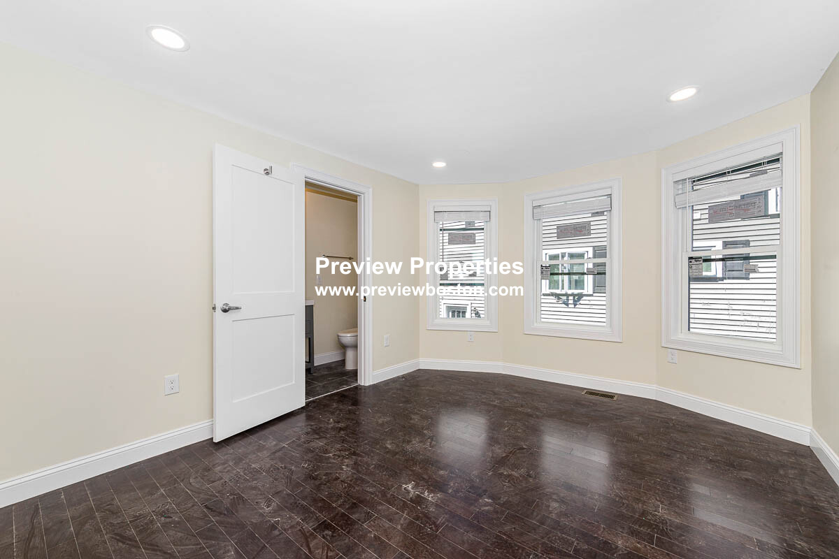 70 Stanley Ave, South Medford