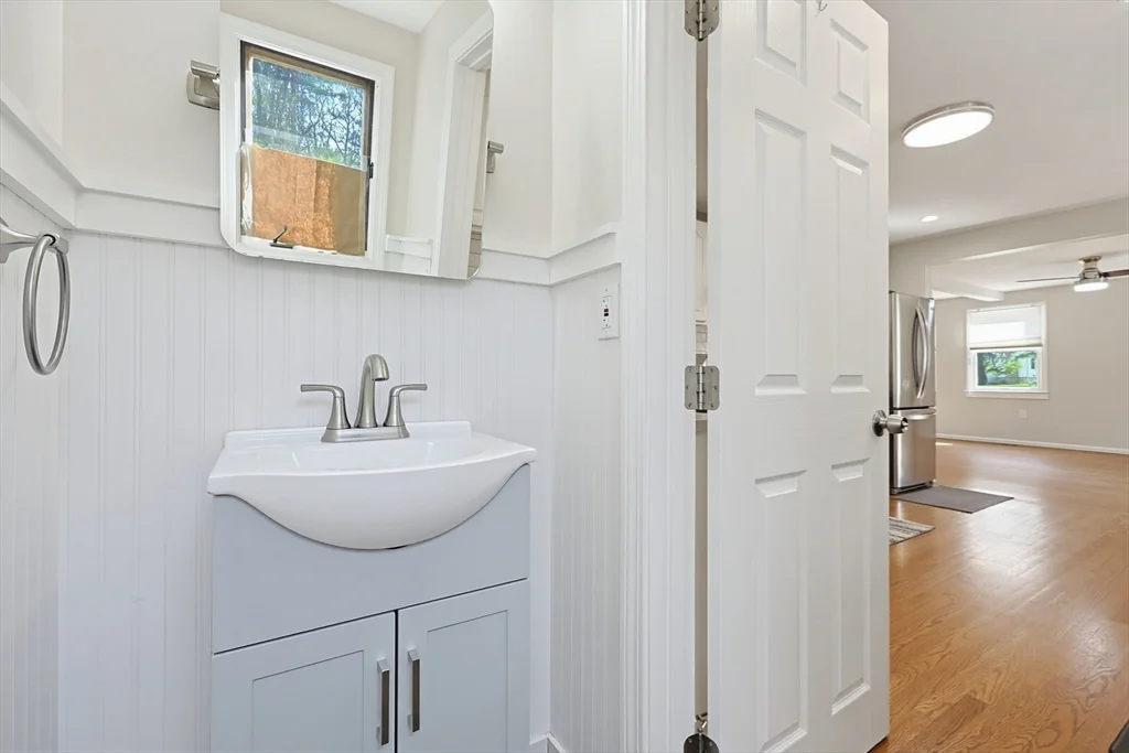 1 West Belcher, Foxboro