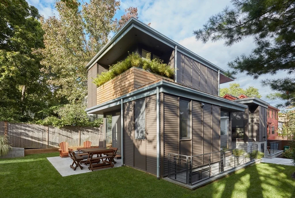 76 Holworthy St, Strawberry Hill