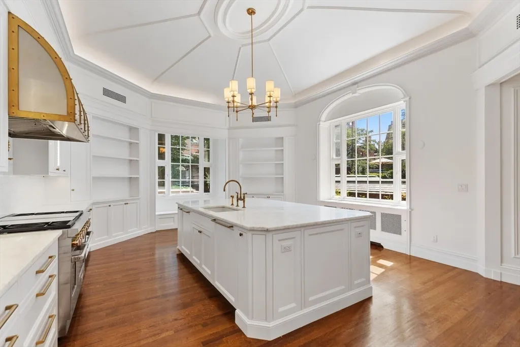 20 Chestnut St, Beacon Hill