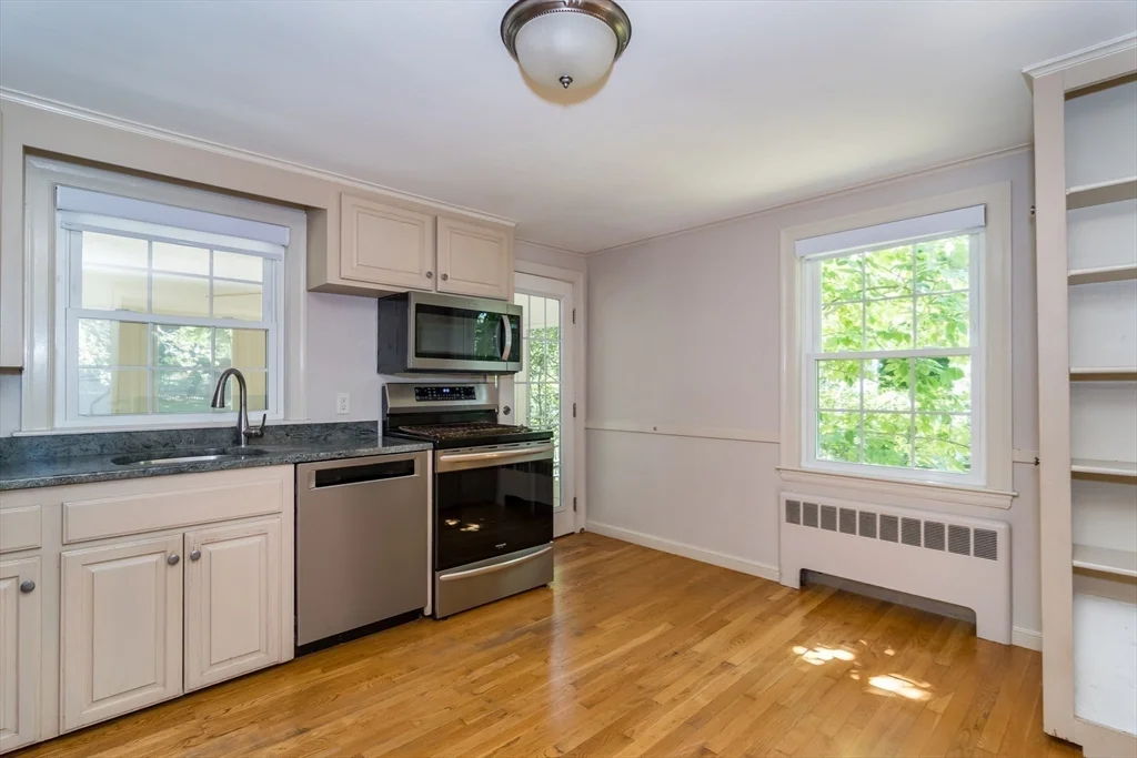 15 Charles St, Natick