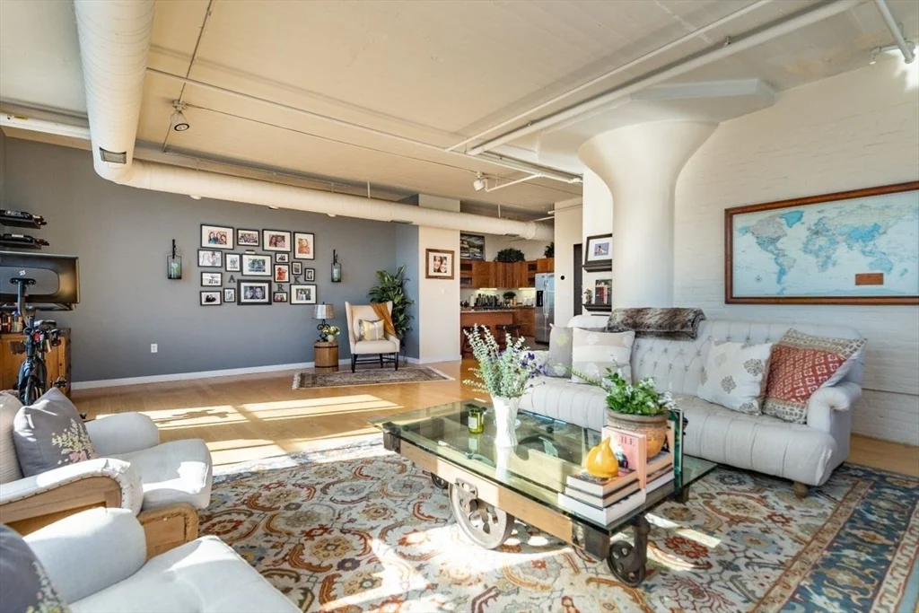 210 South St, Leather District