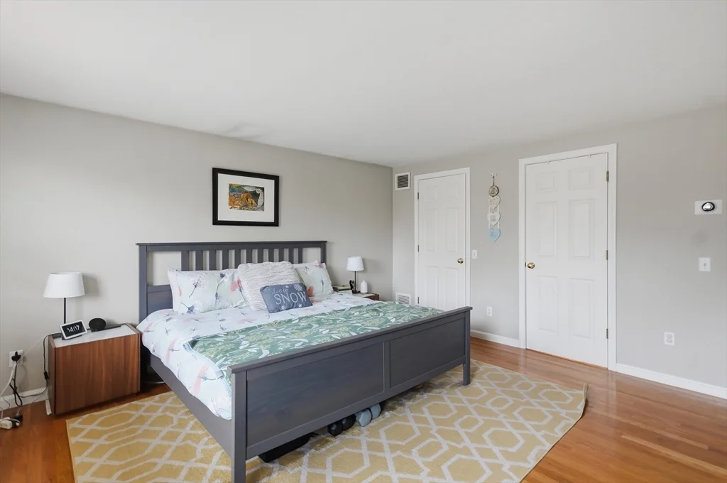 11 Roseanna Park Dr, Waltham