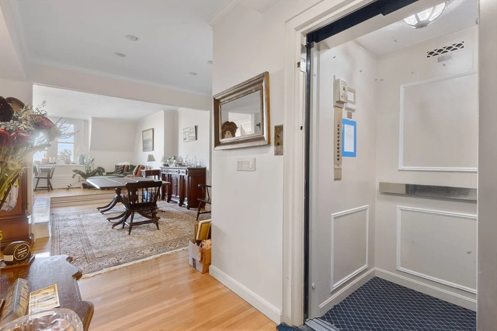 122 Beacon, Back Bay