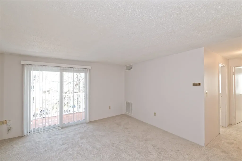 3 Post Oak Ln, Natick