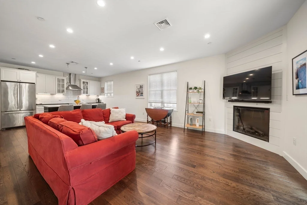 213 E Eagle St, East Boston