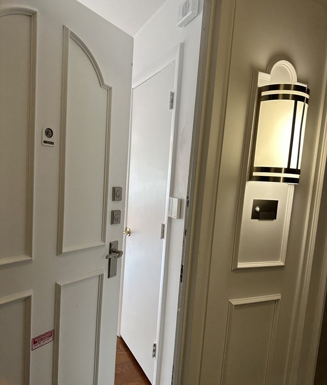 20 Hammond Pond Pkwy, Chestnut Hill