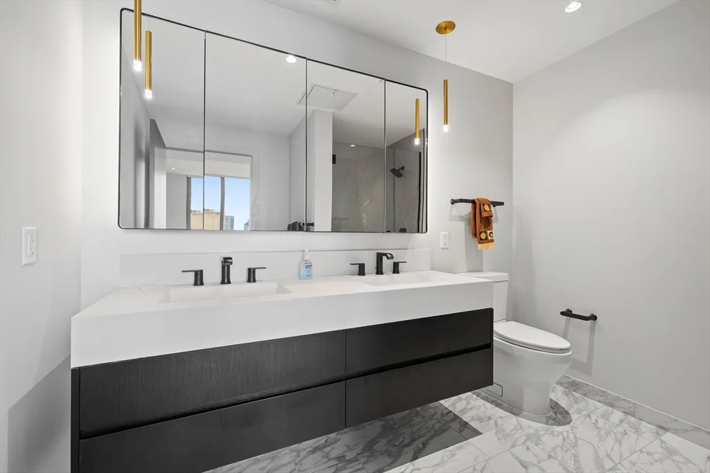 55 Lagrange, Downtown